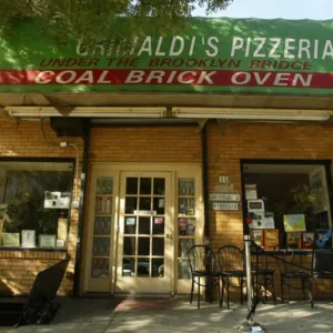 Grimaldis Pizzeria — Forno a Lenha sob a Brooklyn Bridge desde 1990 🍕
